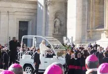 Un teólogo cuenta su experiencia en el Concilio Vaticano II Benedicto en Papamóvil