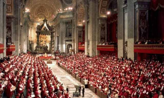 El laico "reina" con Cristo en las estructuras y ambientes del mundo Concilio Vaticano II