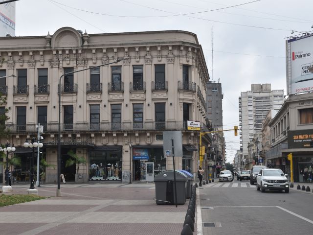 Centro Comercial en la peatonal de hoy