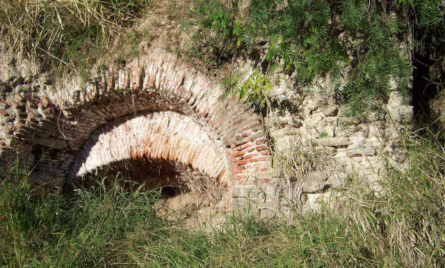 El misterioso ¿horno de cal? de los “Padres” de San Lorenzo Horno de cal en la barranca del Paraná 2