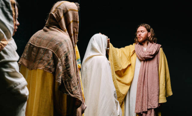 El Espíritu Santo regala carismas a todo el Pueblo de Dios Imposición de manos