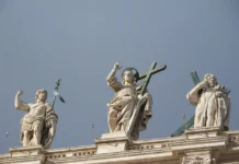 Por qué rezarle a los santos: sentido, fundamento y práctica católica Jesús y los santos