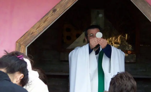 ¿Para qué sirve un sacerdote? Misa Campamento invierno ACA 2011