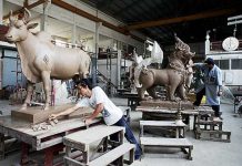 500 imágenes para honrar a un rey difunto Phra Merumat