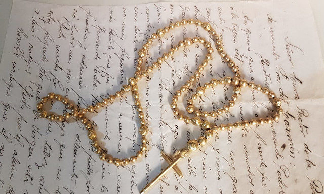 Rosario robado a la Virgen de Paraná Rosario robado a la Virgen y carta de devolución