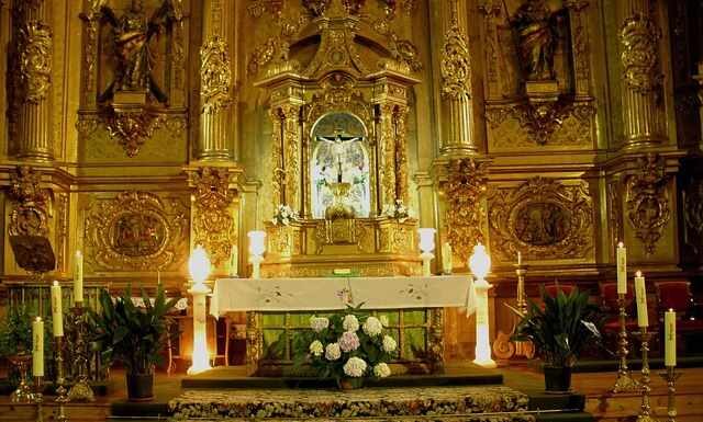 Se prohíbe la luz eléctrica sobre el altar Templo-iluminado