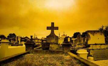 Una nueva pobreza: ¿fruto de la pandemia? entierro de una madre