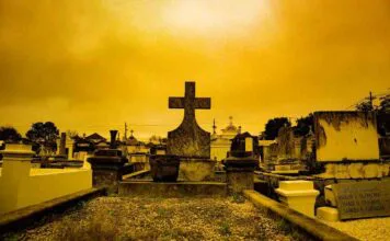 Una nueva pobreza: ¿fruto de la pandemia? entierro de una madre