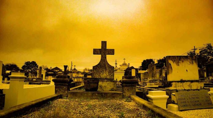 Una nueva pobreza: ¿fruto de la pandemia? entierro de una madre