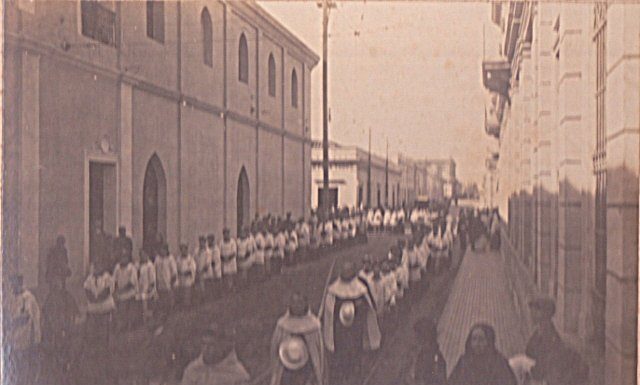 Presbítero Ramón Elgart procesión