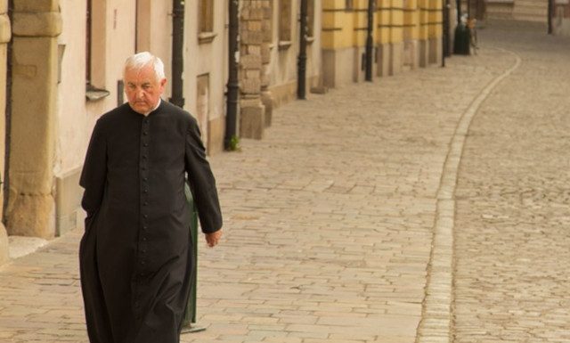 Los curas y el celibato sacerdote y celibato