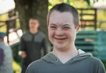 ¿Se puede dar la Comunión a una niña con Síndrome de Down? Catequesis especial